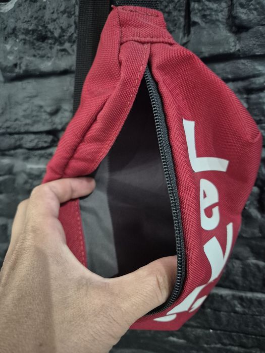 Levi's червена  чантичка