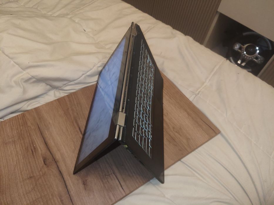 Ноутбуке Lenovo yoga
