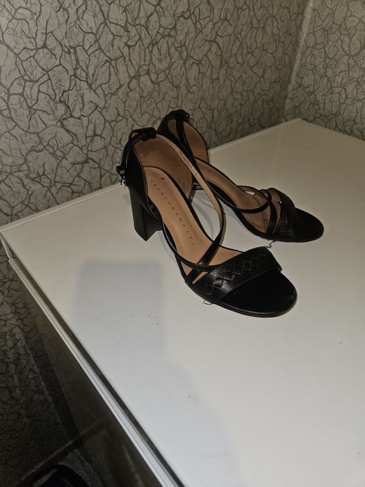 Босоножки женские