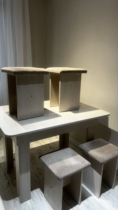 Стол кухонный с табуретками