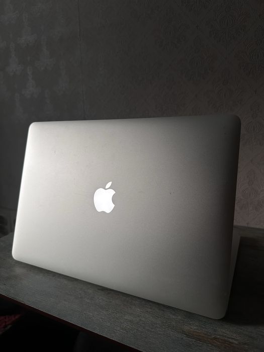 Macbook Pro 2015 год 16/256