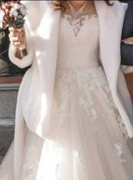 Продам белую шубку