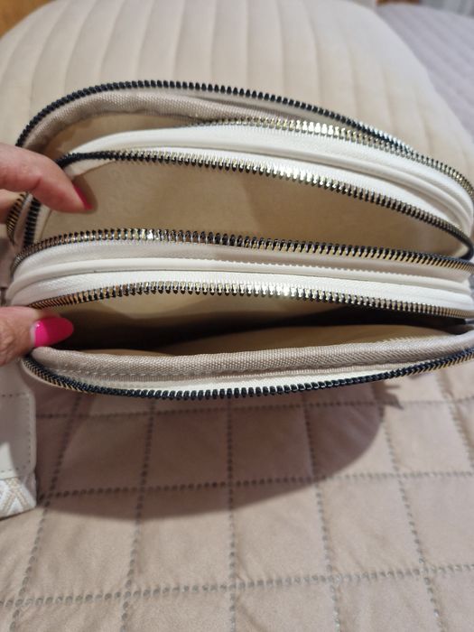 Дамска чанта Guess