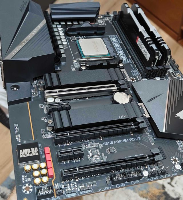 Kit Ryzen 5800X3D, B550 Aorus Pro V2, Kingston Fury Beast RGB 32GB 3200MHz