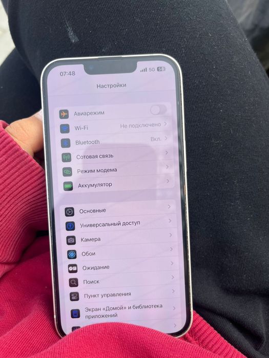 iPhone 13 в хорошем состоянии