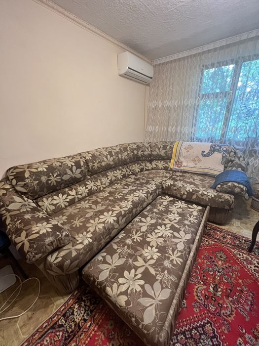Диван угловой цветочный принт