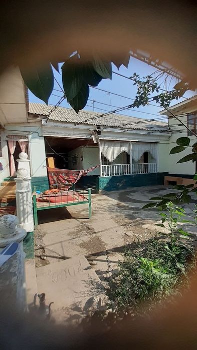 Уй сотилади.Андижон вилояти Пахтаобод тумани Обод МФЙ.Чин кучаси 99-уй