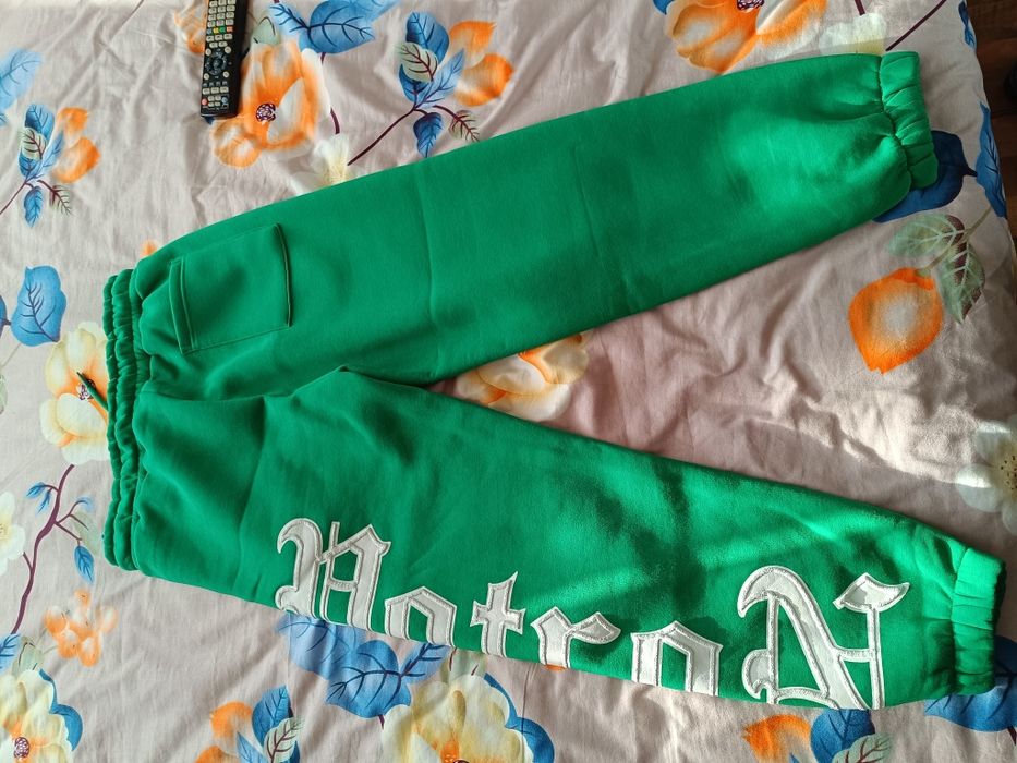 Продавам нов мъжки комплект размер L  на ТОП  ЦЕНА