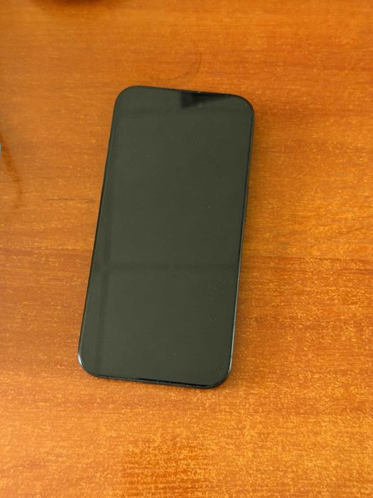 ПРОДАВАМ АЙФОН  15 про 256gb .
