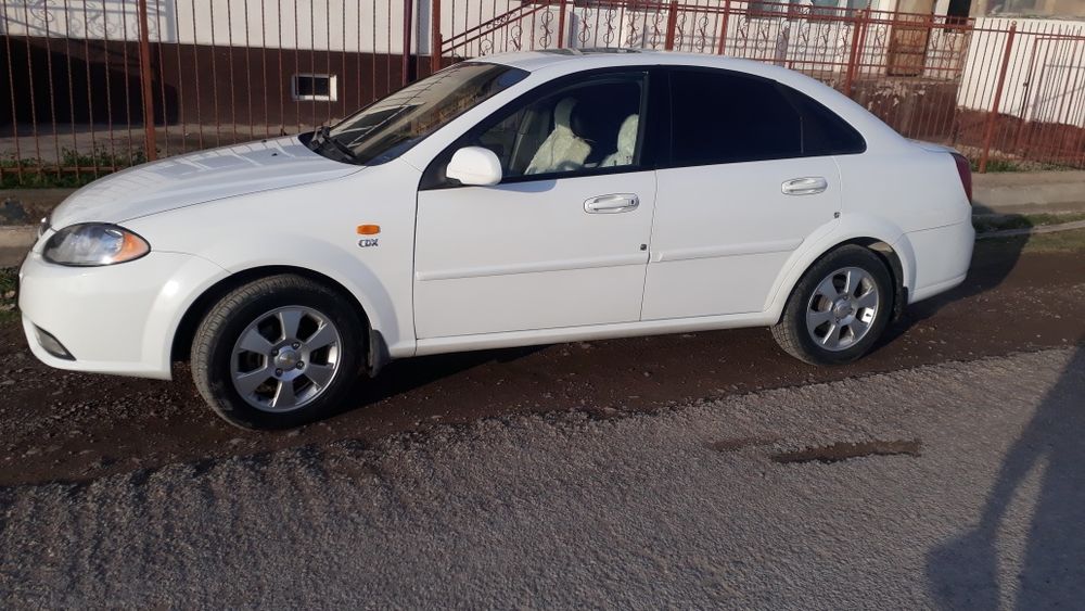 Продаётся отличная автомобиль ласетти