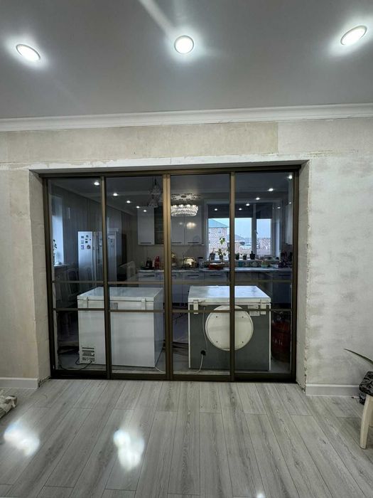 Лофт-перегородки из закалённого стекла под заказ