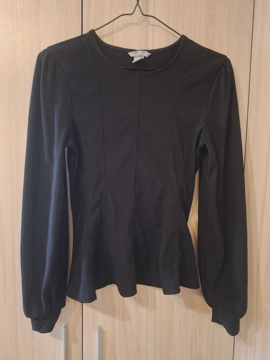 Черна вталена блуза