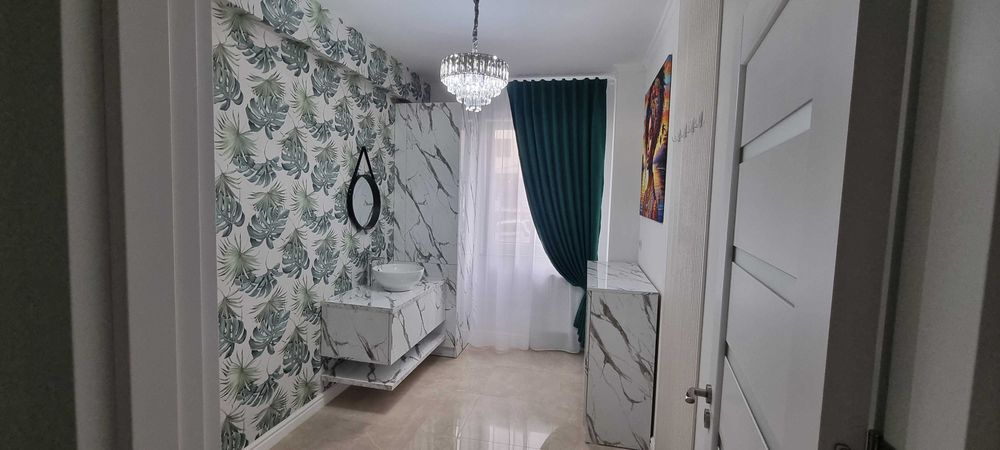 Camera de închiriat în salon nou