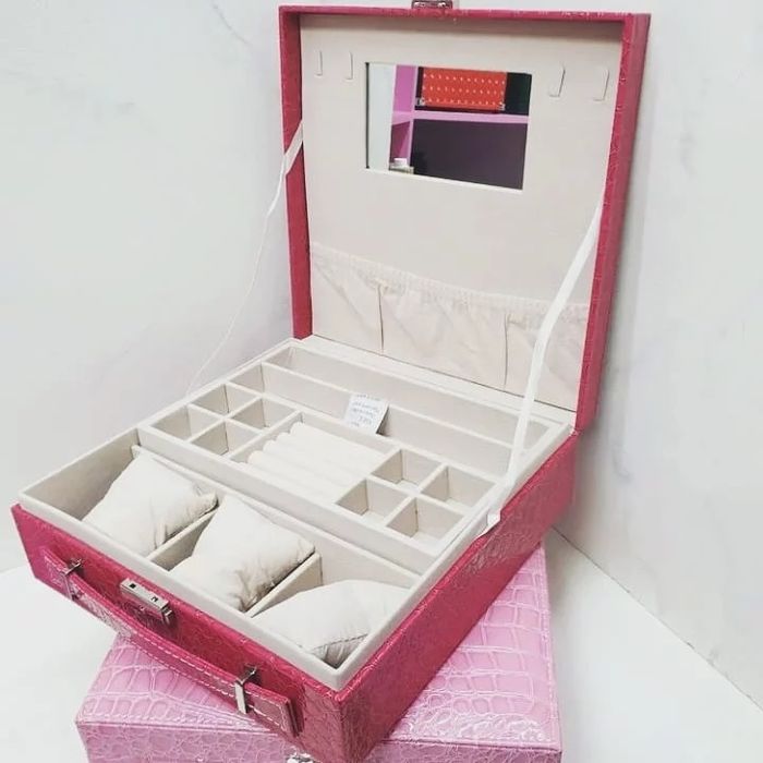 Шкатулки для украшении на подарок