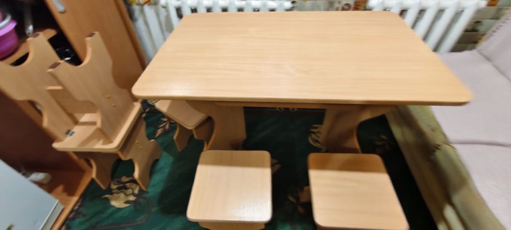 Продам стол обеденный