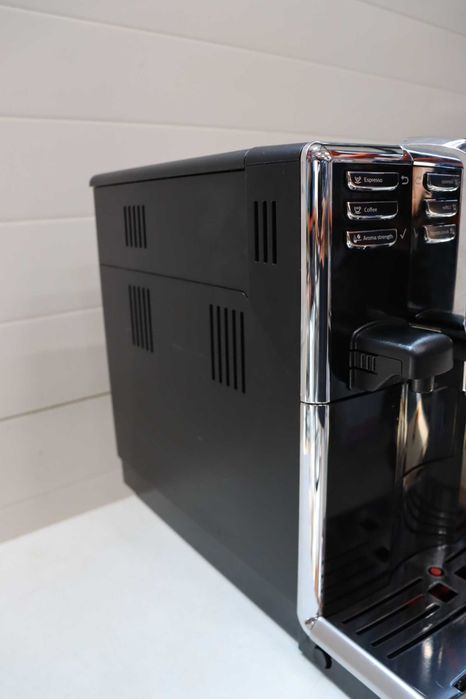 Aвтоматична кафемашина Philips EP5360/10, Series 5000, 5 напитки,  AquaClean, PianoBlack