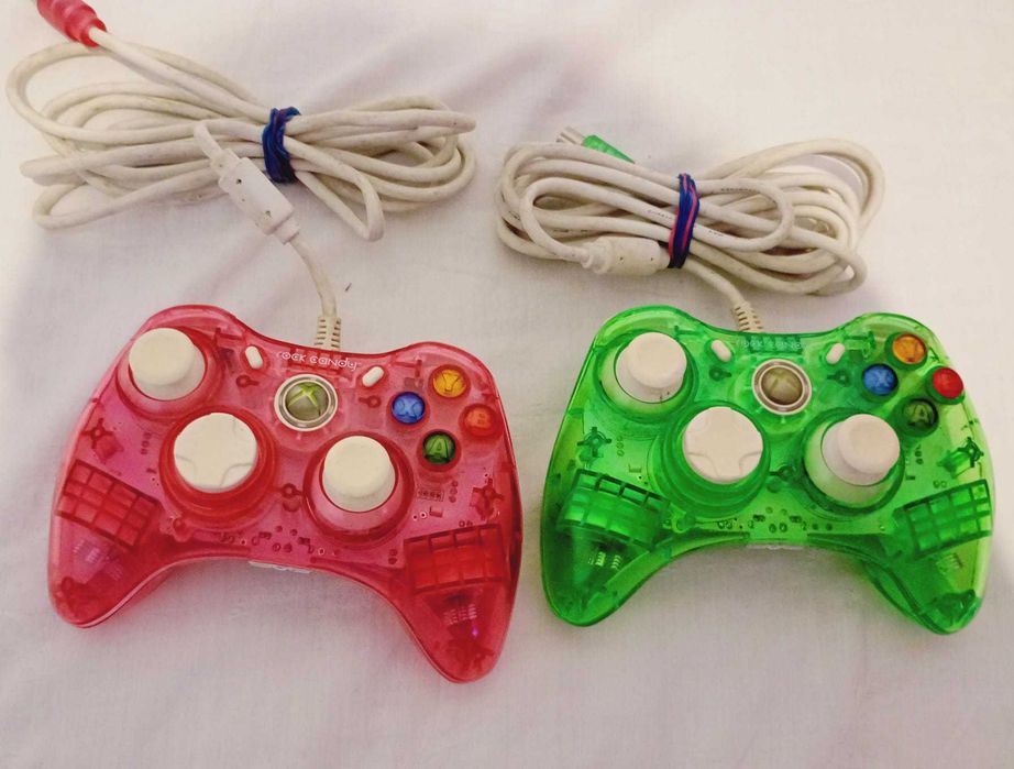 Doua manete transparente pentru Xbox 360. Rock candy