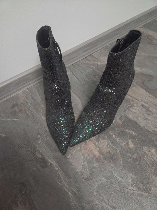 Дамски обувки с ток