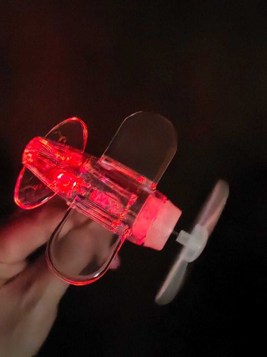 Самолёт светящийся (игрушка)