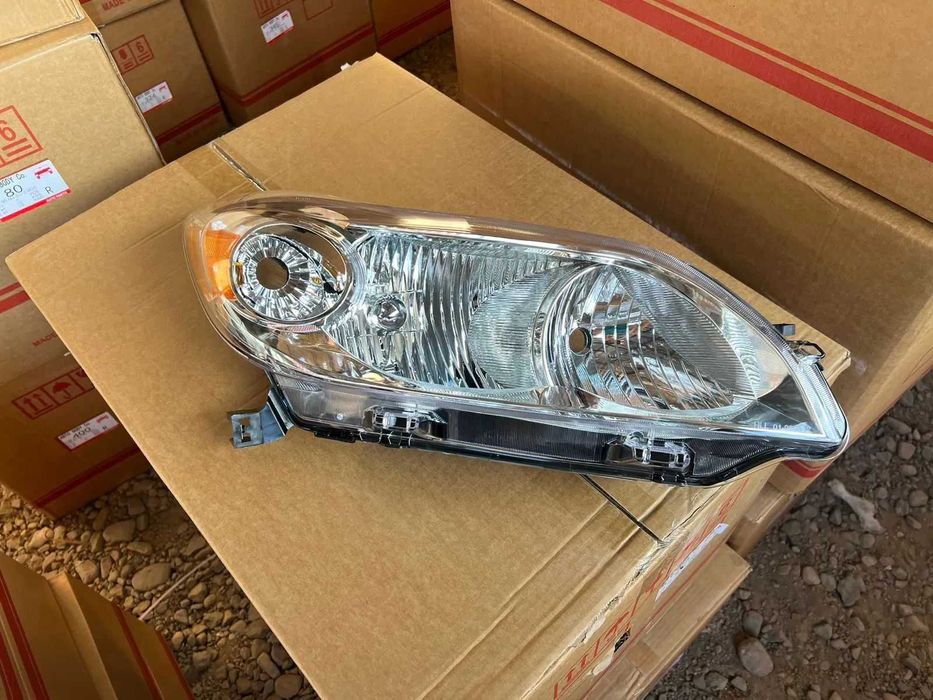 Фара (Левый и правый) Тойота Матрикс 2008- / Toyota Matrix 2013