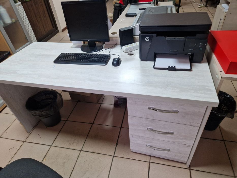 Продам офисную мебель.