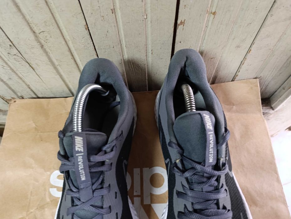 ''Nike Revolution 5''оригинални маратонки 45 номер