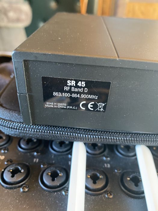 Akg ht45 cu sr45 microfon fara fir shure