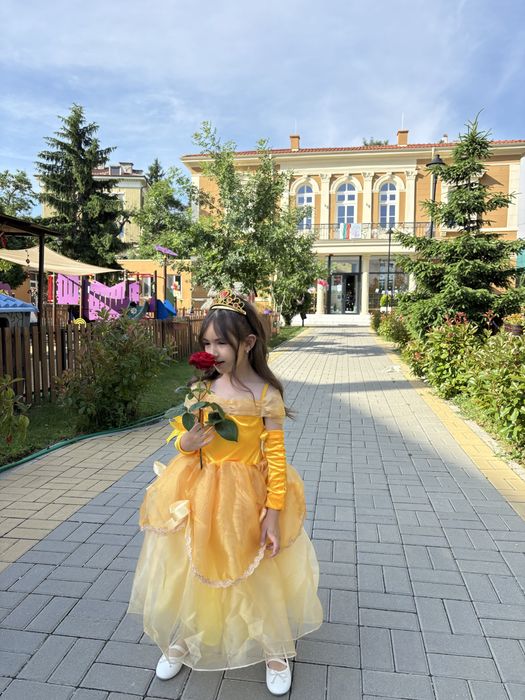 Карнавална рокля на Бел