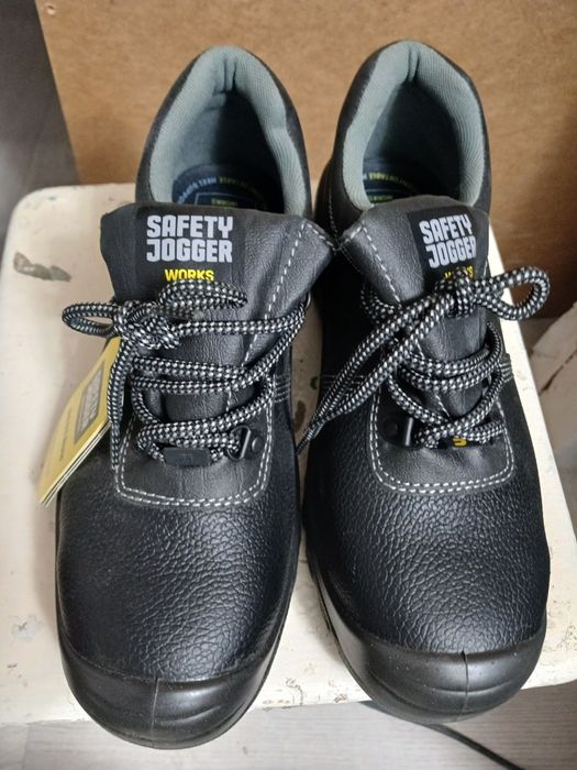 Спецобувь новая спецовка 40р