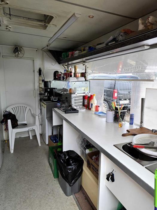 Мерцедес кемпър за бързо хранене готов за работа