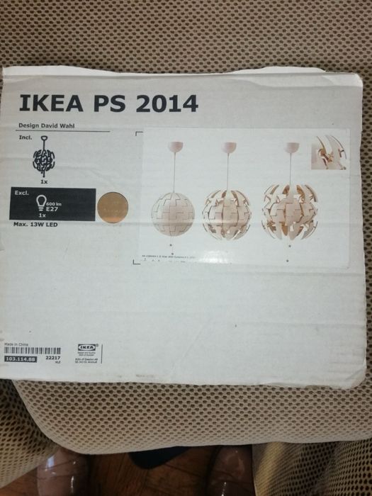 Модерна висяща лампа с меден акцент