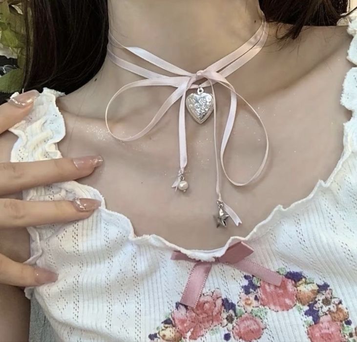 Красивый чокер с сердечком