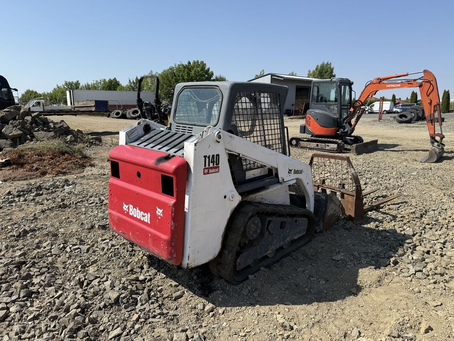 Vand BOBCAT T140 pe senile de cauciuc