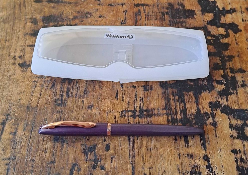 писалка Пеликан Pelikan лилава и розов метал в кутия