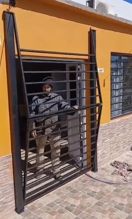 Решетки лофт мебель на заказ чирчике