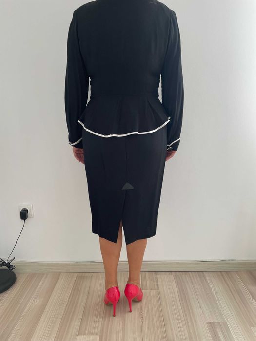Costum negru cu detalii crem, elegant, de petrecere, facut pe comanda