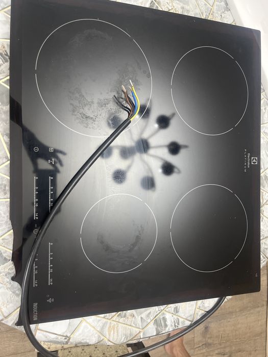 Продам индукционную варочную поверхность