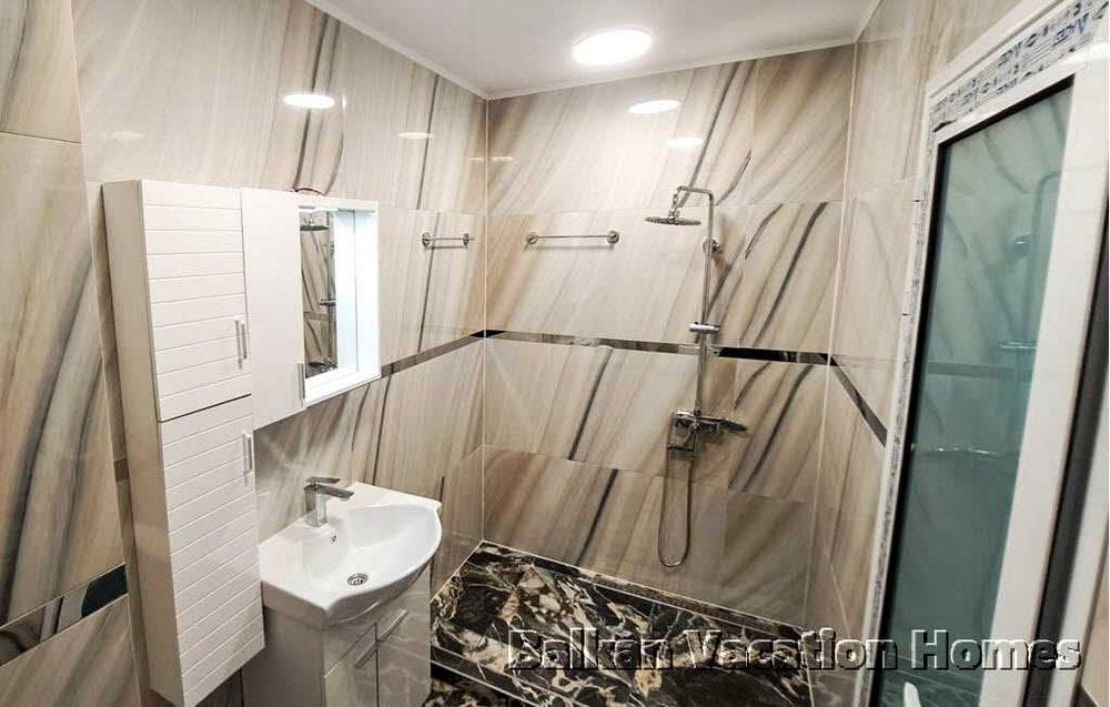 Spacious three-room luxurious apartment on the beach in Obzor