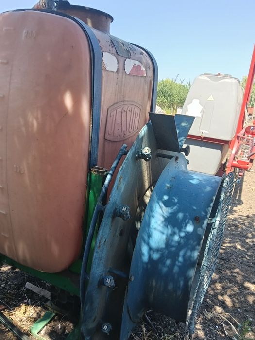 Vând atomizator de stropit pomii 200L