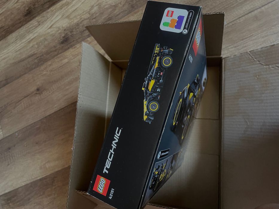 лего кола Bugatti Bolide