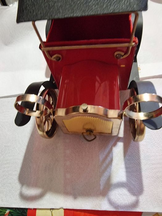 Cutie muzicala cu tematica auto