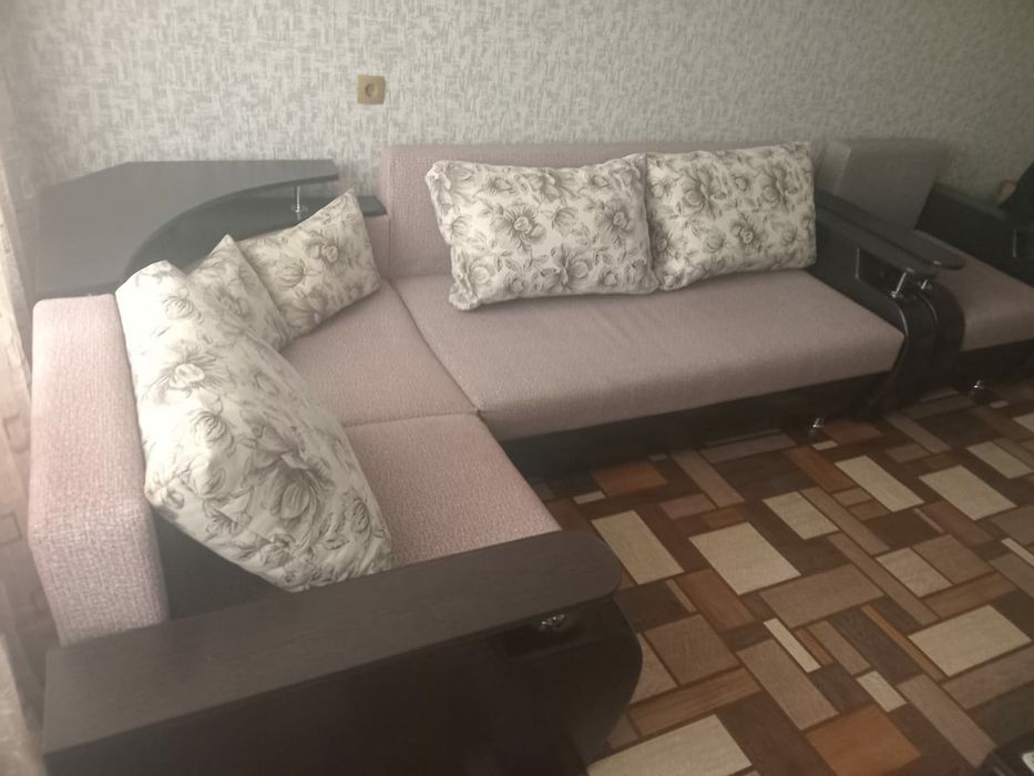 Продам угловой диван + кресло ,