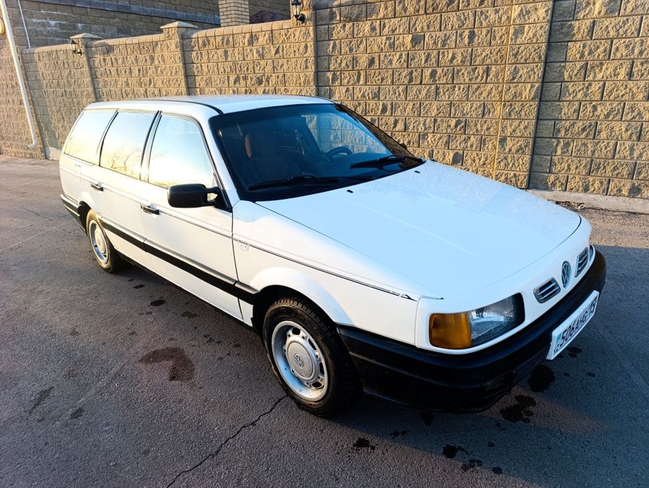 Продам пассат б3 универсал 1.8 моно