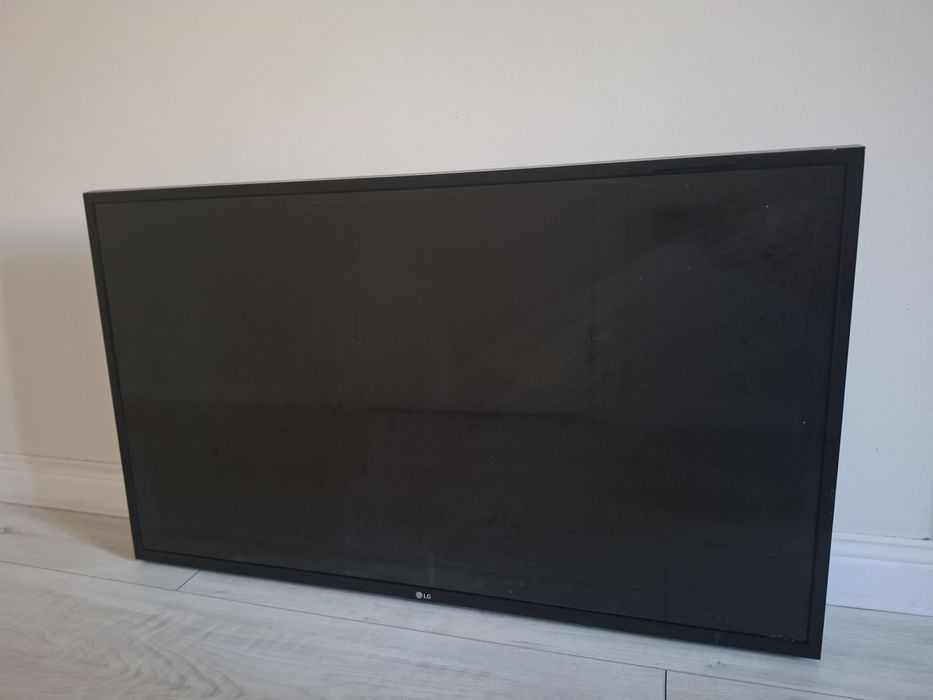 Телевизор LG  для зала