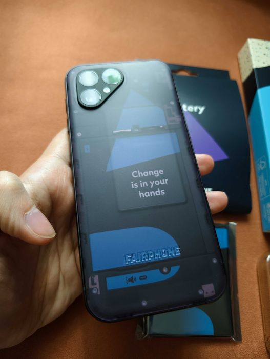 Fairphone 5 - 8GB RAM, 256GB Storage, versiunea transparenta & 2 baterii