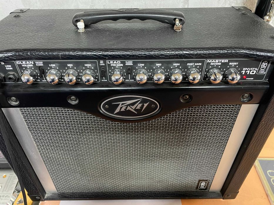 Продам гитарный комбоусилитель Peavey Envoy 110