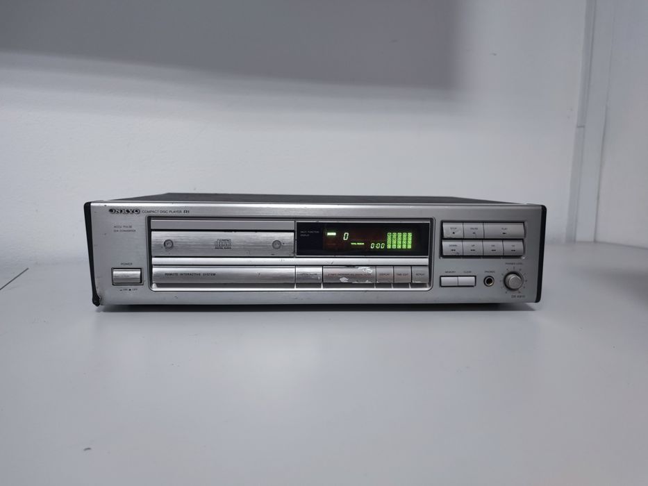 CD player Onkyo DX 6810 compact disc