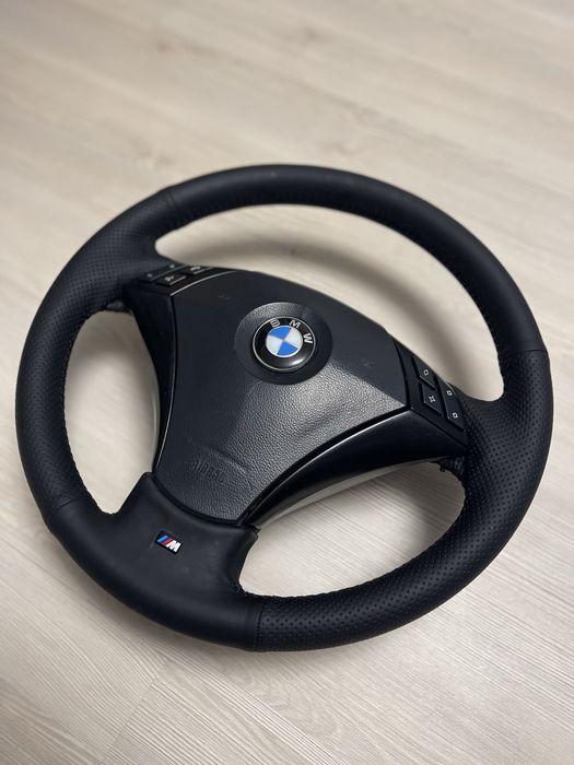 Volan BMW E60 retapițat recent