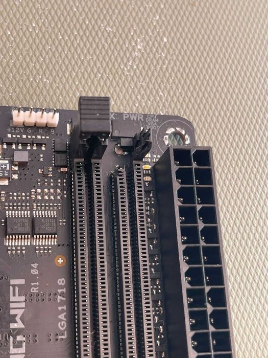 Placa de Baza Asus ROG Strix B650E-I Gaming Wifi - DEFECT -