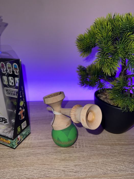 Kendama Gemstone Emerald – Christian Fraser - AntiSkid 2.0